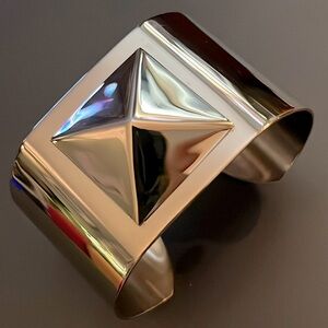Stainless steel pyramid cuff